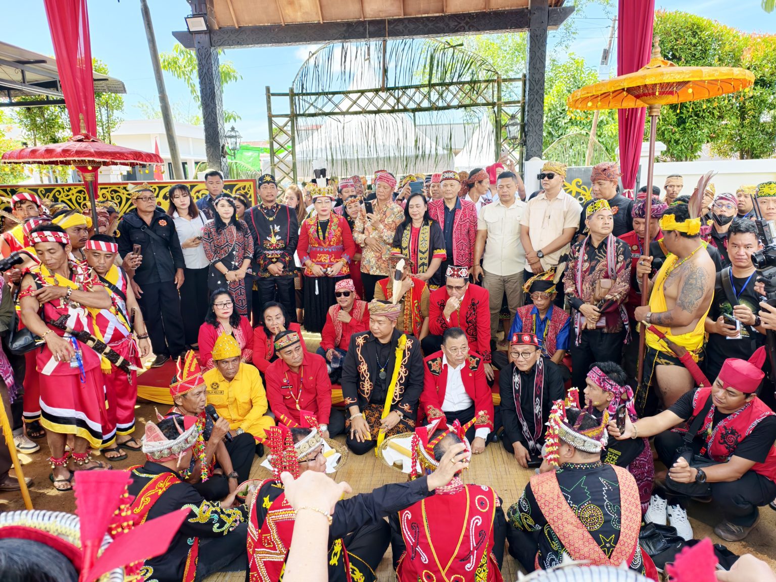 Ritual Adat Naik Jurongk di Ketapang: Ungkapan Syukur dan Pelestarian Budaya Dayak