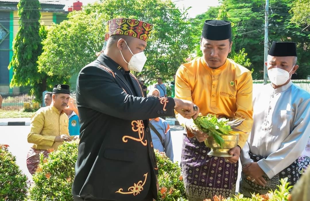Tradisi Adat Tepung Tawar