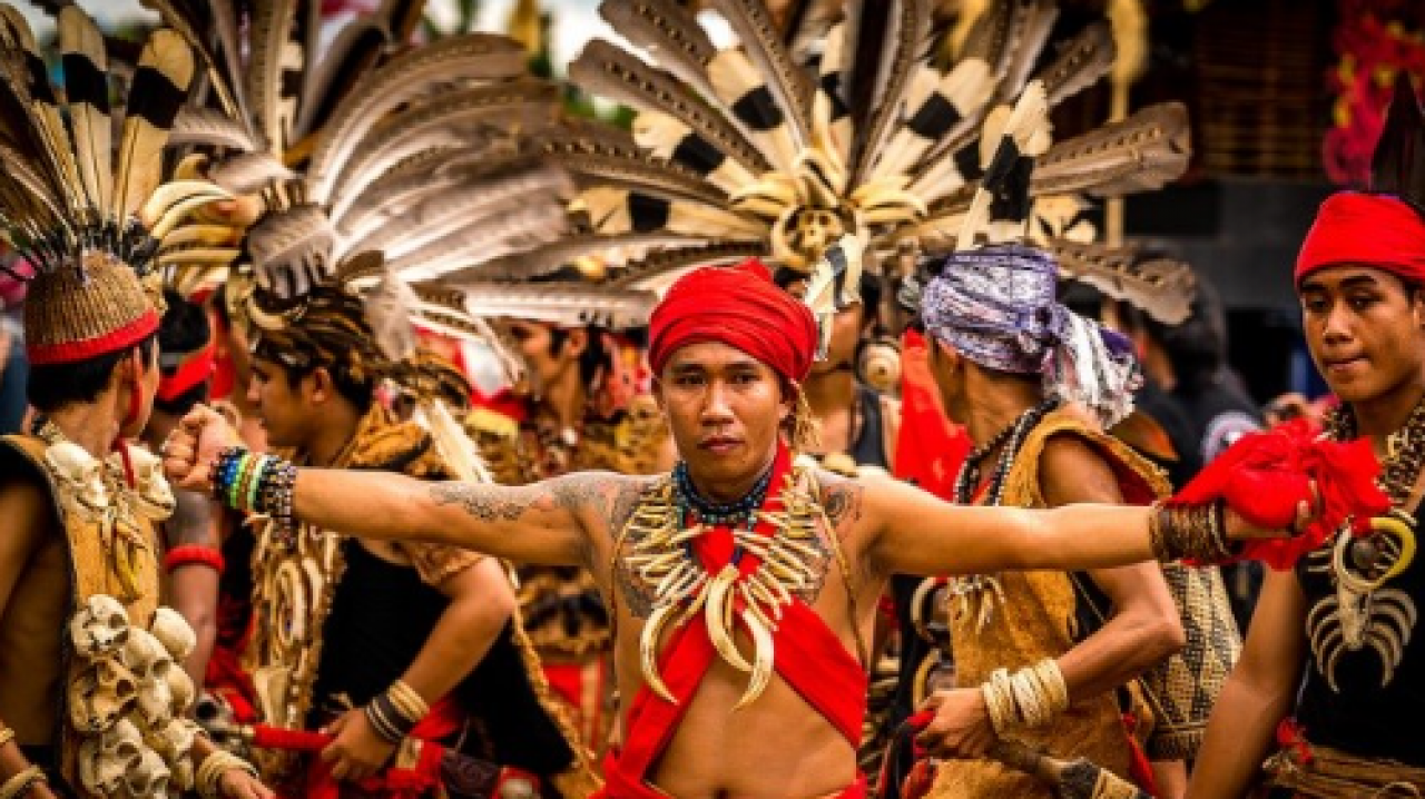 Tari Adat Dayak Pesaguan